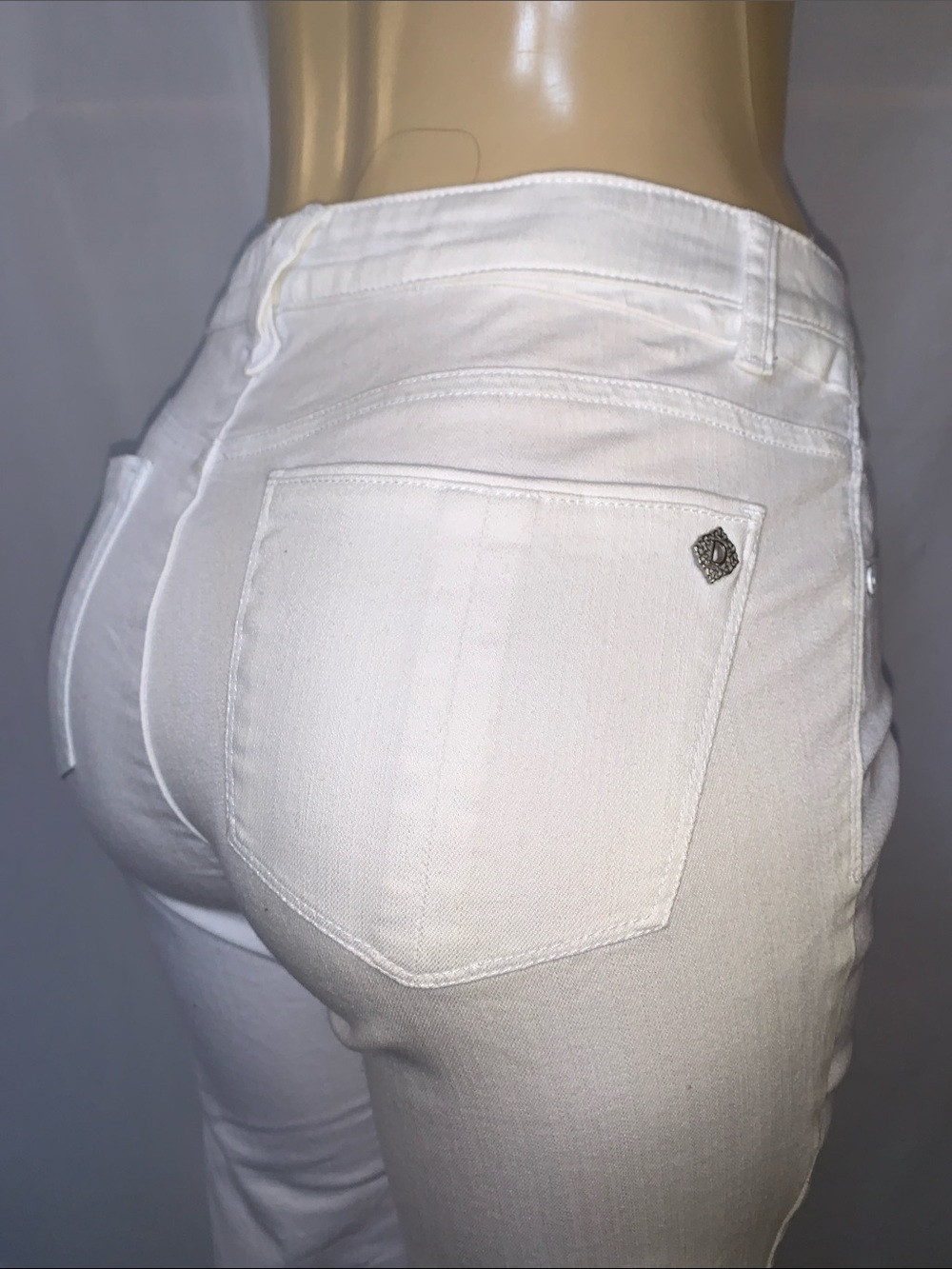 DEMOCRACY Women's Tummy Control Size 6 White Boyfriend Jeans Cuffed Hems NWOT